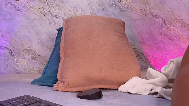 jones maddy  online show from 10-07-25, 11:55