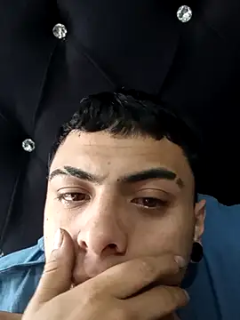 Snapshot of Mollly_n_david chatting on 10-24-25, 04:28 Mollly n david online show from 10-24-25, 04:28