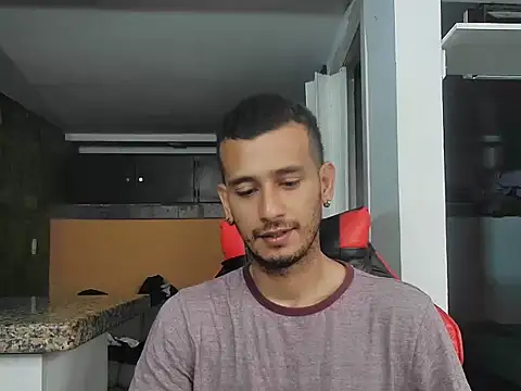 Snapshot of talktome4 chatting on 06-12-26, 05:21 talktome4 online show from 06-12-26, 05:21