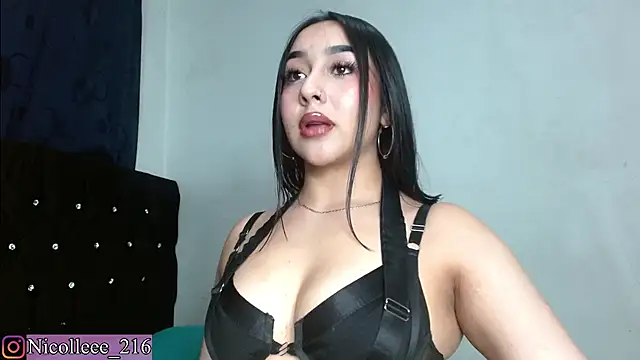 Snapshot of Ni_colle chatting on 10-14-25, 05:57 Ni colle online show from 10-14-25, 05:57