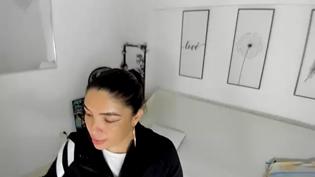 THOMPSON CRISTAL online show from 02-13-25, 01:05