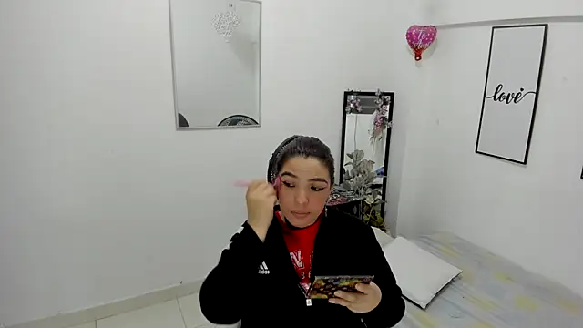 THOMPSON CRISTAL online show from 03-12-25, 12:47