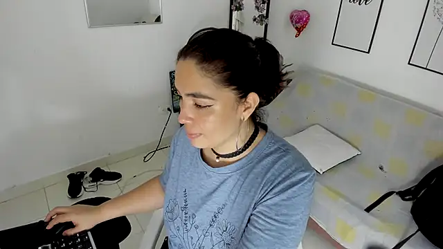 THOMPSON CRISTAL online show from 02-24-25, 01:31