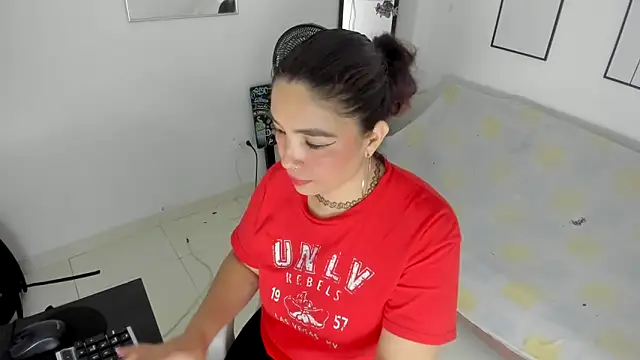 THOMPSON CRISTAL online show from 03-21-25, 01:01