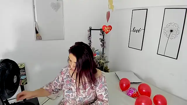 THOMPSON CRISTAL online show from 02-14-25, 01:18