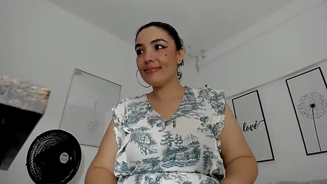 THOMPSON CRISTAL online show from 02-21-25, 01:00