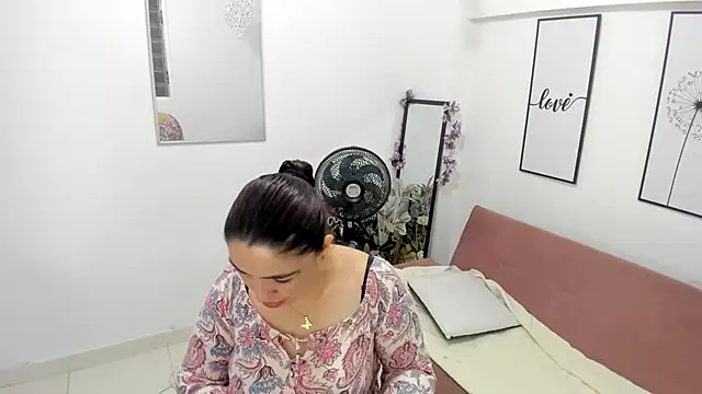 THOMPSON CRISTAL online show from 01-27-25, 12:48