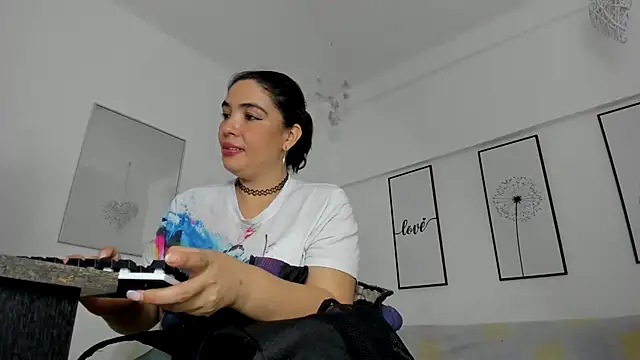 THOMPSON CRISTAL online show from 02-10-25, 04:36