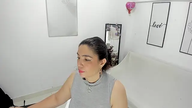 THOMPSON CRISTAL online show from 03-20-25, 12:54