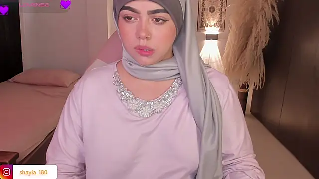 shayla 18 online show from 11-18-25, 08:23