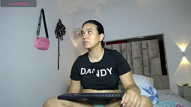 tiffany  pink online show from 11-16-25, 09:30