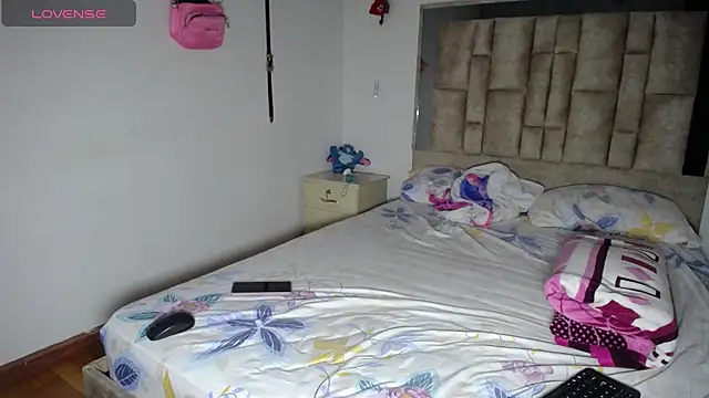 tiffany  pink online show from 01-10-26, 11:11