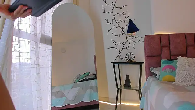 SunnyLeonz online show from 12-22-25, 10:43