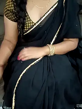 Snapshot of Mounika25 chatting on 10-16-25, 05:32 Mounika25 online show from 10-16-25, 05:32