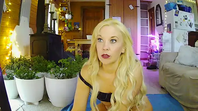 lyra rose online show from 04-16-26, 10:45