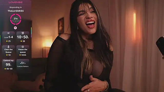 HannahW  online show from 12-20-25, 12:02