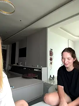 Snapshot of Nura_n_Sarah chatting on 09-28-25, 04:08 Nura n Sarah online show from 09-28-25, 04:08