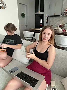 Snapshot of Nura_n_Sarah chatting on 01-18-26, 05:00 Nura n Sarah online show from 01-18-26, 05:00