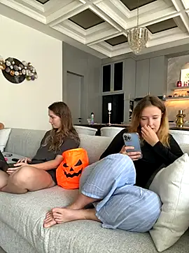 Nura n Sarah online show from 10-30-25, 02:32