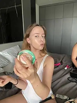 Nura n Sarah online show from 07-17-26, 03:04