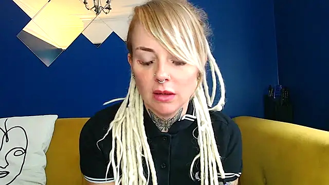 pixiedreadx online show from 10-13-25, 09:22