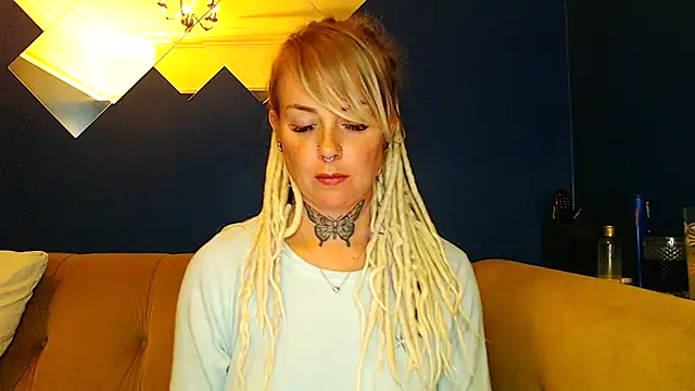 pixiedreadx online show from 10-07-25, 09:49