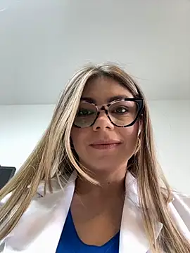Snapshot of alicee16 chatting on 10-04-25, 05:14 alicee16 online show from 10-04-25, 05:14