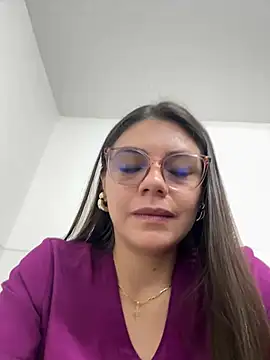 Snapshot of alicee16 chatting on 01-04-25, 04:32 alicee16 online show from 01-04-25, 04:32