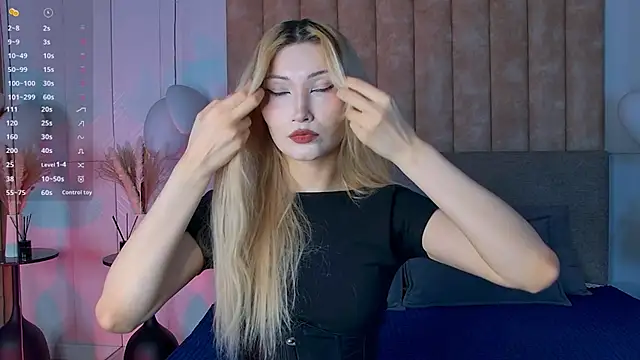 CarolReeves online show from 11-18-25, 06:17