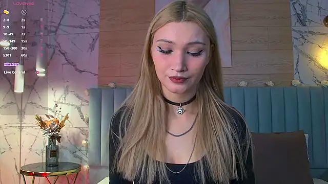 Snapshot of CarolReeves chatting on 03-19-25, 05:41 CarolReeves online show from 03-19-25, 05:41
