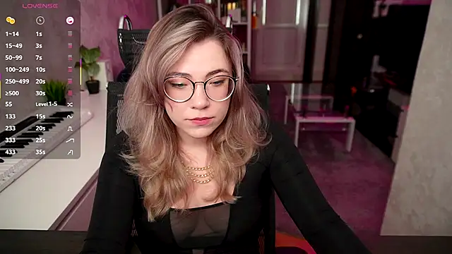 Snapshot of RemyCute chatting on 10-04-25, 12:07 RemyCute online show from 10-04-25, 12:07