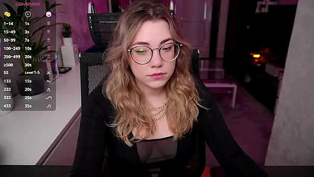 Snapshot of RemyCute chatting on 10-18-25, 01:46 RemyCute online show from 10-18-25, 01:46