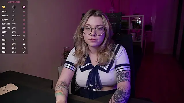 Snapshot of RemyCute chatting on 12-15-24, 08:25 RemyCute online show from 12-15-24, 08:25