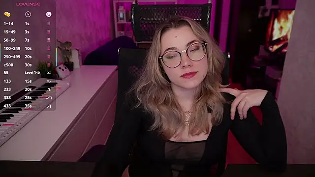 Snapshot of RemyCute chatting on 03-20-25, 07:35 RemyCute online show from 03-20-25, 07:35