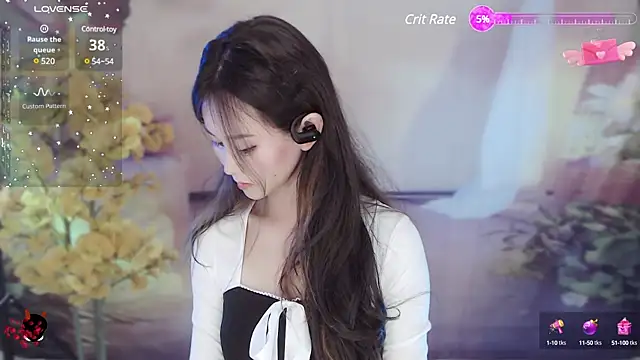Snapshot of Aimee-520 chatting on 02-17-25, 01:33 Aimee-520 online show from 02-17-25, 01:33