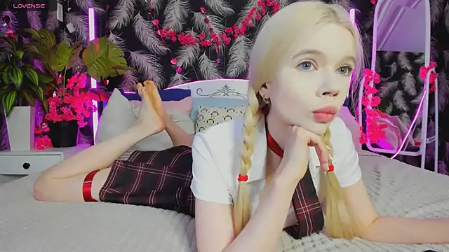 Lollita Lewis online show from 12-15-25, 08:36