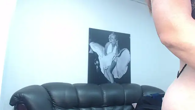 camilleDiaz16 online show from 11-16-25, 09:30