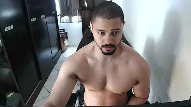 Snapshot of Brian_Aries chatting on 09-30-25, 04:46 Brian Aries online show from 09-30-25, 04:46