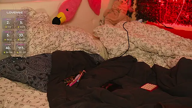 Snapshot of BlueCherryy chatting on 11-22-25, 04:06 BlueCherryy online show from 11-22-25, 04:06