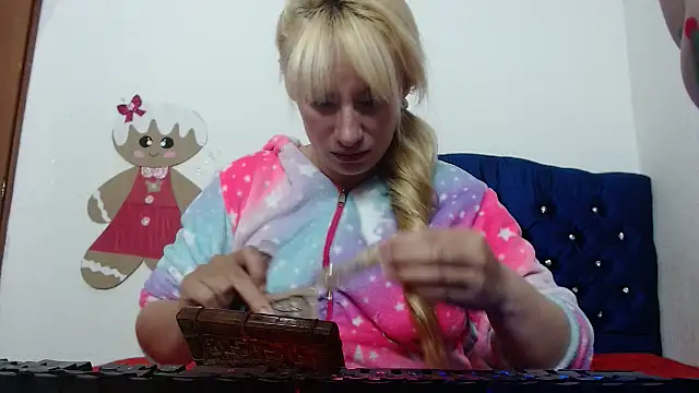 69liamilk69 online show from 09-18-25, 07:00