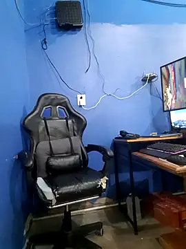 Snapshot of ElmaCannon chatting on 11-15-25, 01:59 ElmaCannon online show from 11-15-25, 01:59