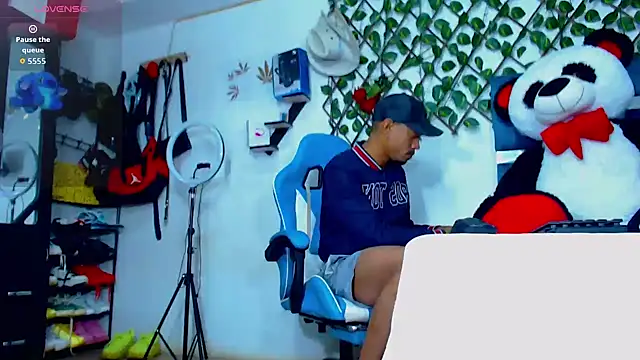 black latin23cm online show from 01-11-26, 01:34