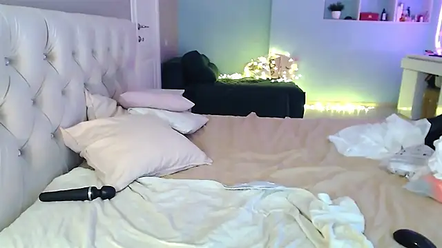 MissSiona online show from 02-10-26, 06:01