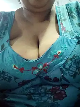 Snapshot of Seema_99 chatting on 06-12-26, 04:16 Seema 99 online show from 06-12-26, 04:16