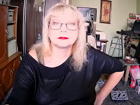 LOLA8888 online show from 09-28-25, 10:33