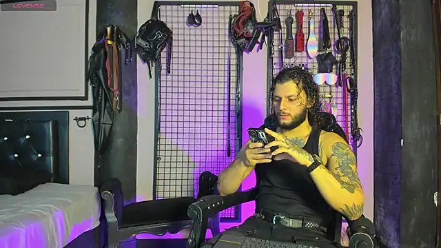 Twisted Fantasy online show from 09-09-25, 03:27