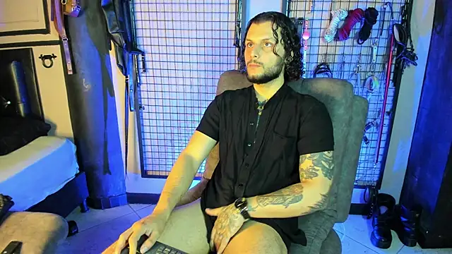 Twisted Fantasy online show from 03-12-25, 01:36