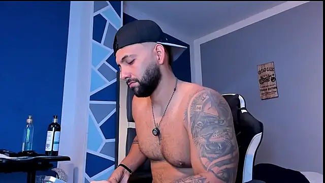Snapshot of alex_oficial chatting on 07-17-26, 06:10 alex oficial online show from 07-17-26, 06:10