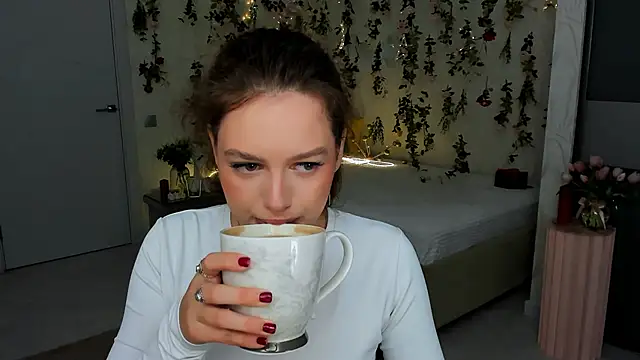 MiracleCurly online show from 04-08-26, 10:06