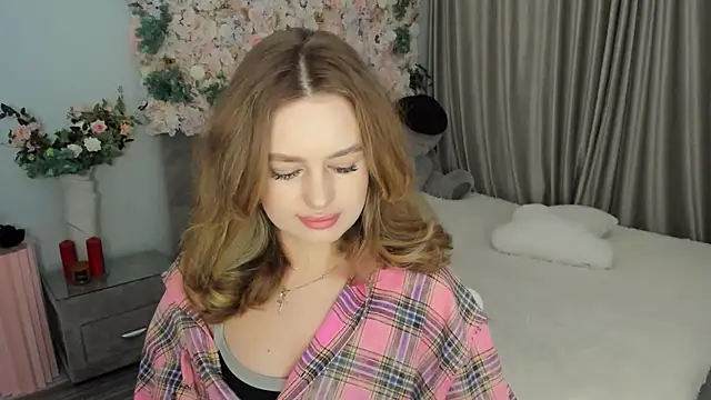 MiracleCurly online show from 09-15-25, 04:40